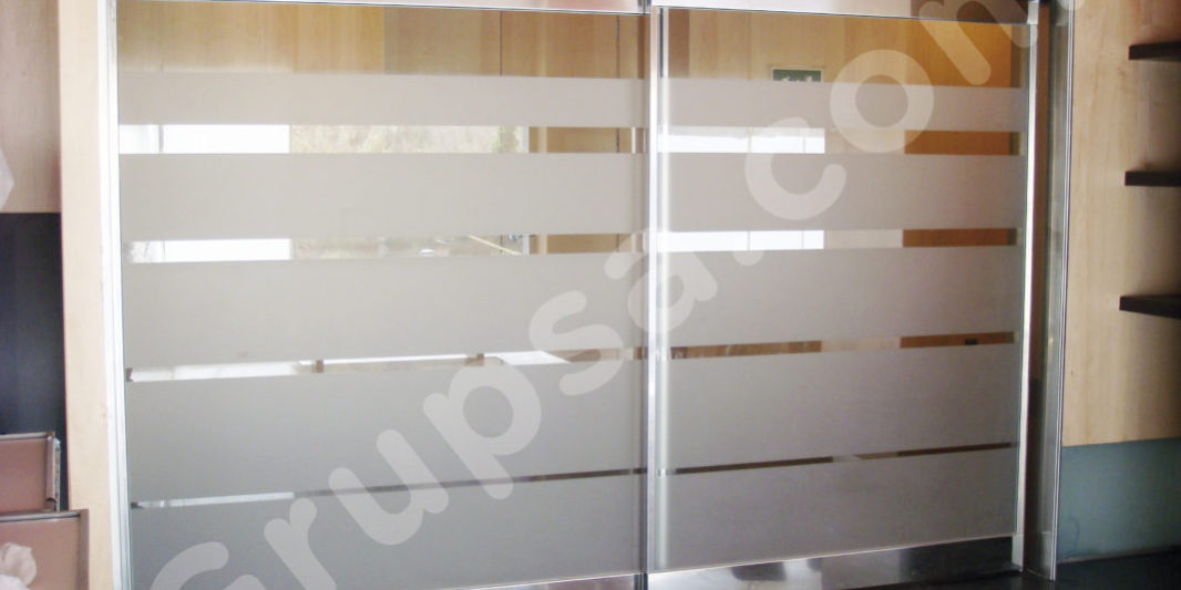 Puerta corredera de cristal