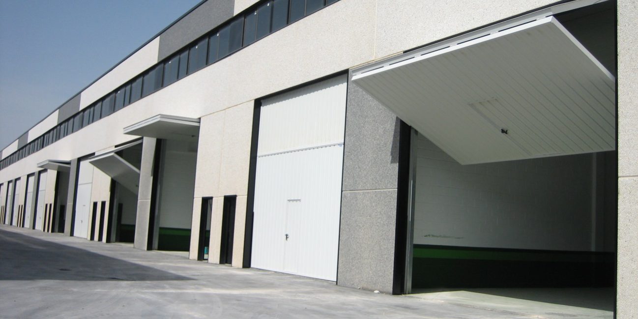 puertas industriales basculantes